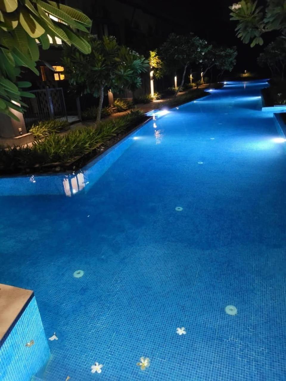 Luxury Ganga Kutir बहुत बड़ा घर